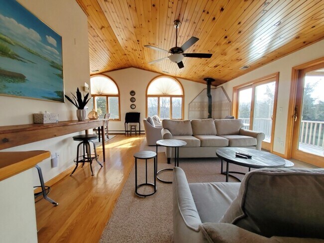 Photo - Winter Rental: Wingaerchic (Dog-friendly!)