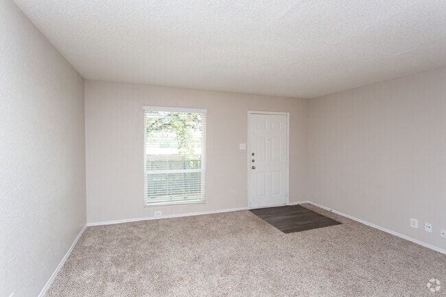 1 BR, 1 BA 693 SF