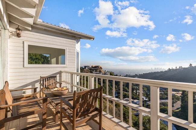 Photo - 2019 Sunset Plaza Dr