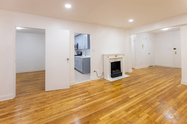 Photo - 131-11 Kew Gardens Rd Unit 4E