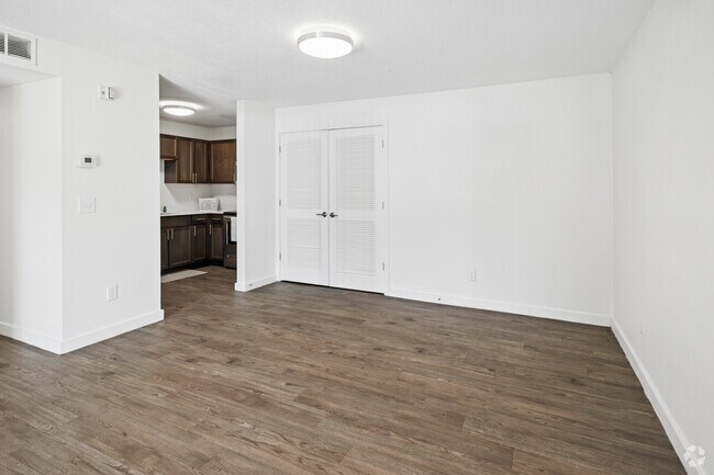 3BR, 1BA - 1,000SF - Dining Room - Beachwood Apartments