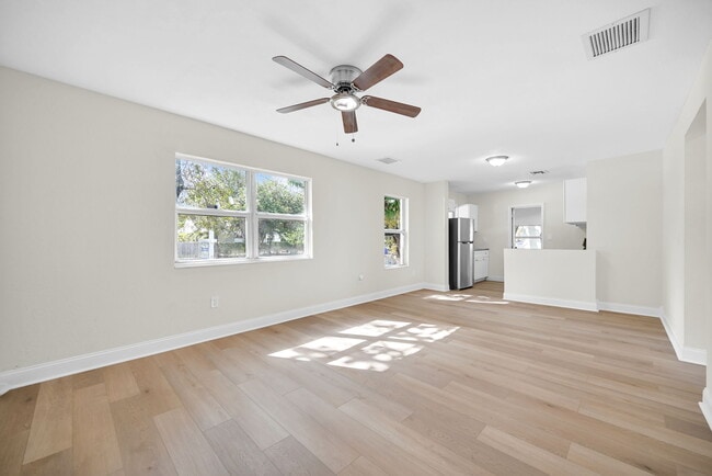 Photo - 299 NW 43rd St