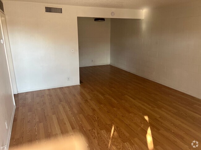 Building Photo - 1 Bedroom 1 Bath In Central Las Vegas Unit 23 Rental
