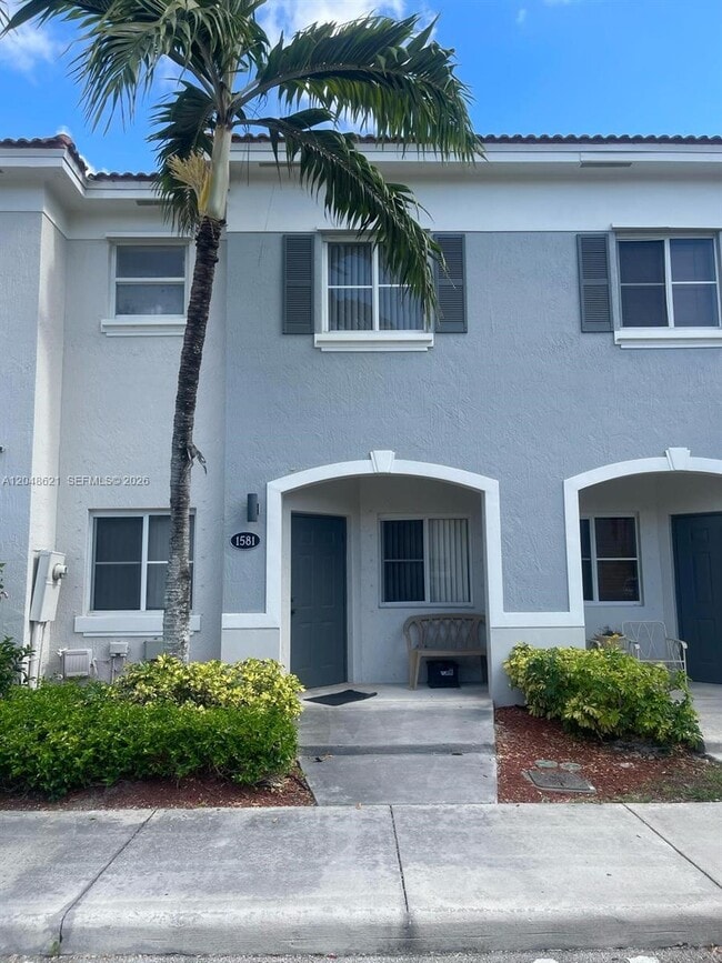 Building Photo - 1581 SE 31st Ct