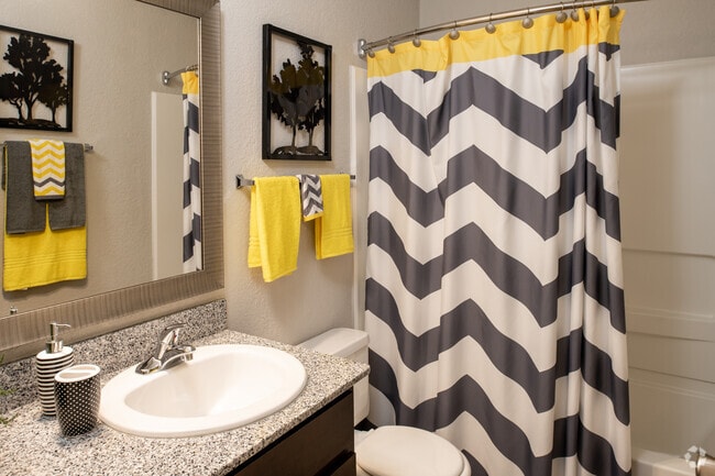 2BR - 2BA, 980SF
