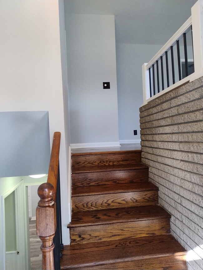 Photo - 121 Robinhood Cir