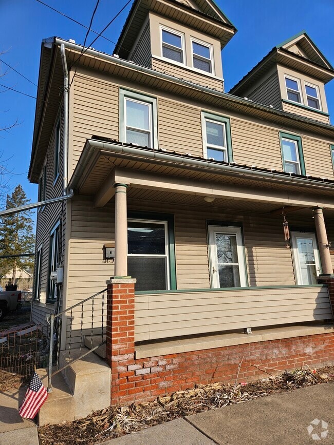 Building Photo - 255 E 5th St Rental