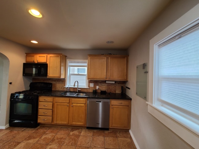 Photo - 629 Quitman St