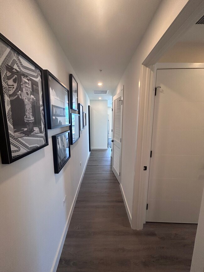 Building Photo - 83 NW 26th St Unit B9 Rental
