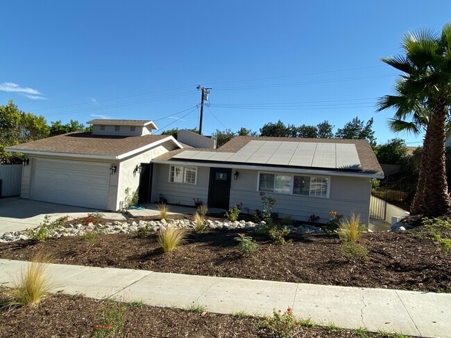 Photo - 884 Moffatt Cir Unidad (Front )