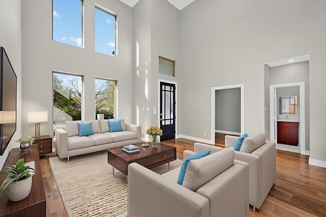 Photo - 1828 Highland Dr E