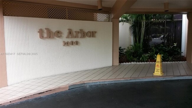 Building Photo - 1400 St Charles Pl Unit 201