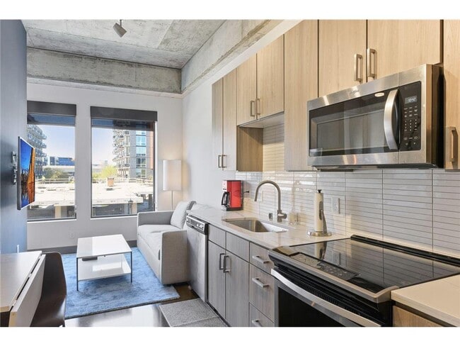 Building Photo - 728 N 3rd St Unit 202