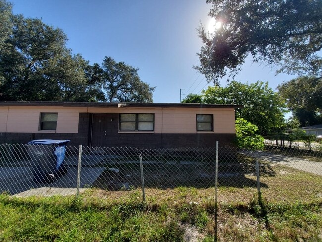 Building Photo - 10401 N 11th St Unit 10401 N. 11th St. Rental