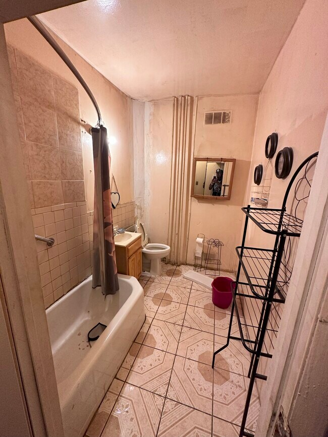 Photo - 250 W Olney Ave Unidad 1st floor