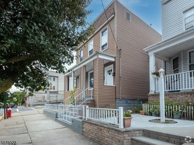 Building Photo - 217 Prospect Ave Unit 2 Rental