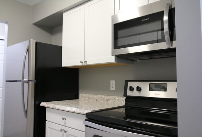 Photo - 30060 W 12 Mile Rd Unit 86