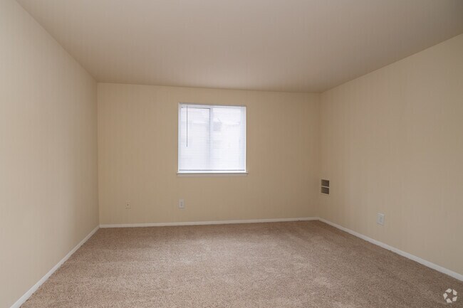 1BR, 1BA - 607SF - Bedroom - Birches
