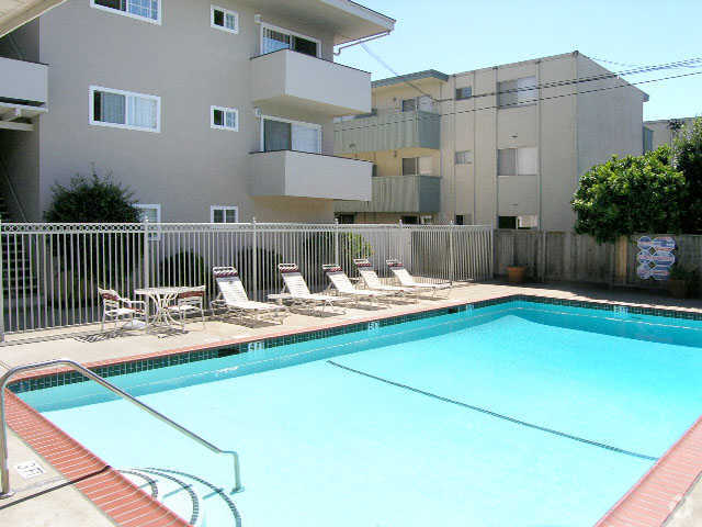 Pool - Bancroft Towers Apartments