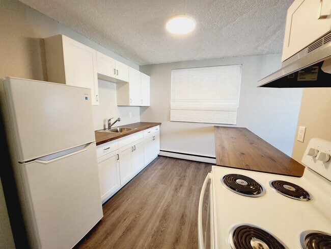 Building Photo - 10010 154 St Unit 1