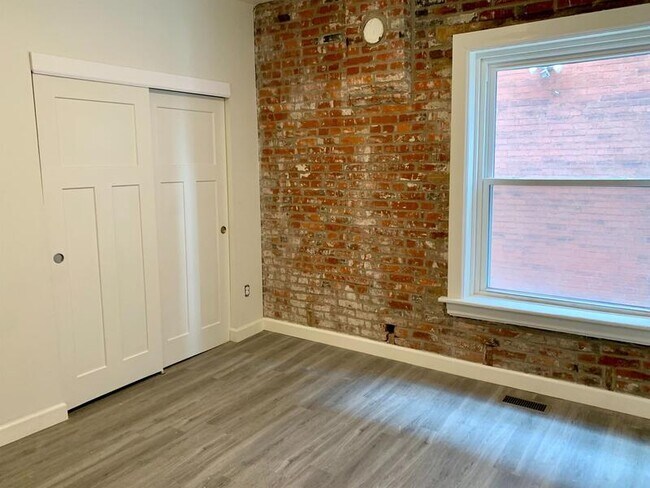 Photo - 1420 Union Blvd