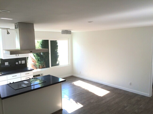Photo - 976 Larrabee St Condo Unit 227