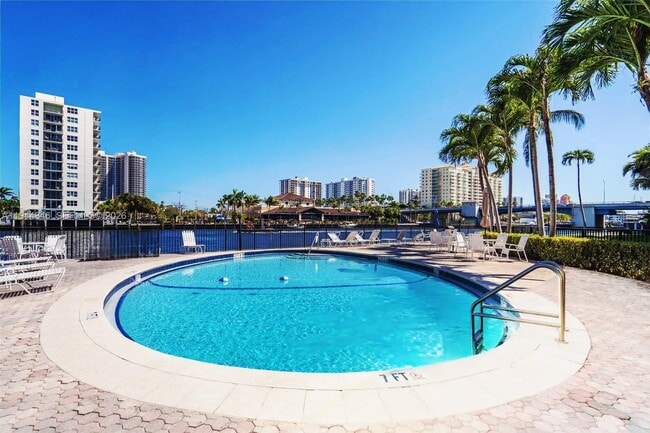 Photo - 2895 NE 32nd St Unidad 305