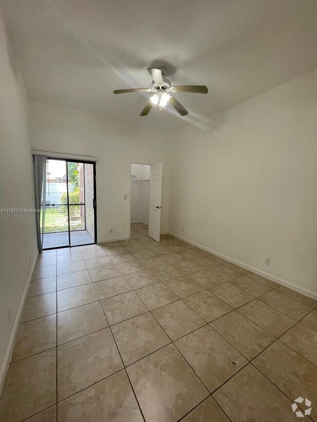 Building Photo - 2542 Riverside Dr Unit 214 Rental