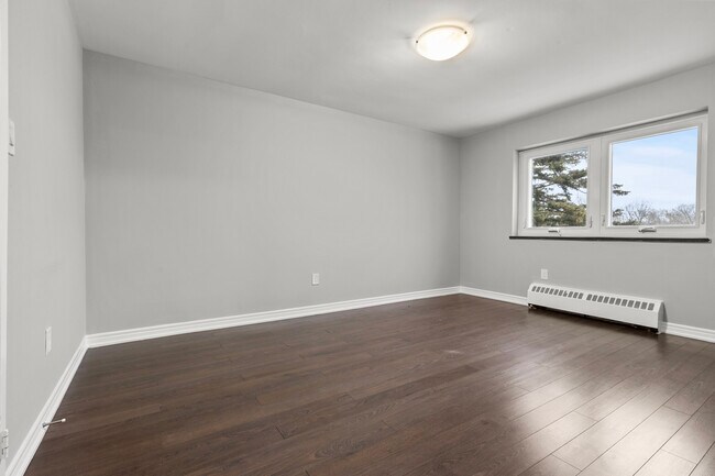 Photo - 473 Linwell Rd