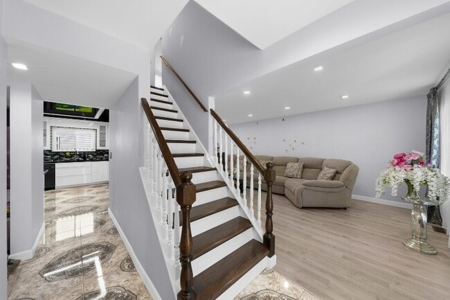 Photo - 264 N Southport Rd