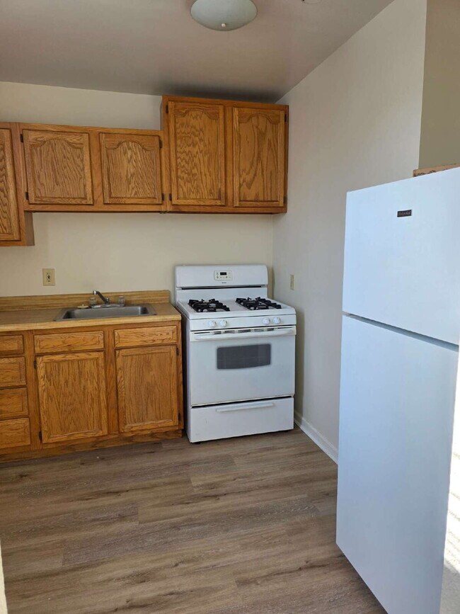 Photo - Three Bedrooms, One Bath in West Homestead Unit 4B