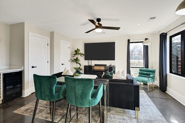 Photo - 400 E Pontotoc Ave