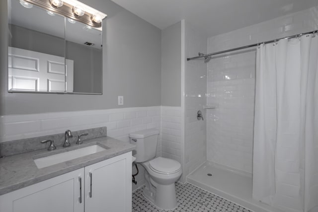 walk in shower - Fairfield Knolls at Farmingdale Village