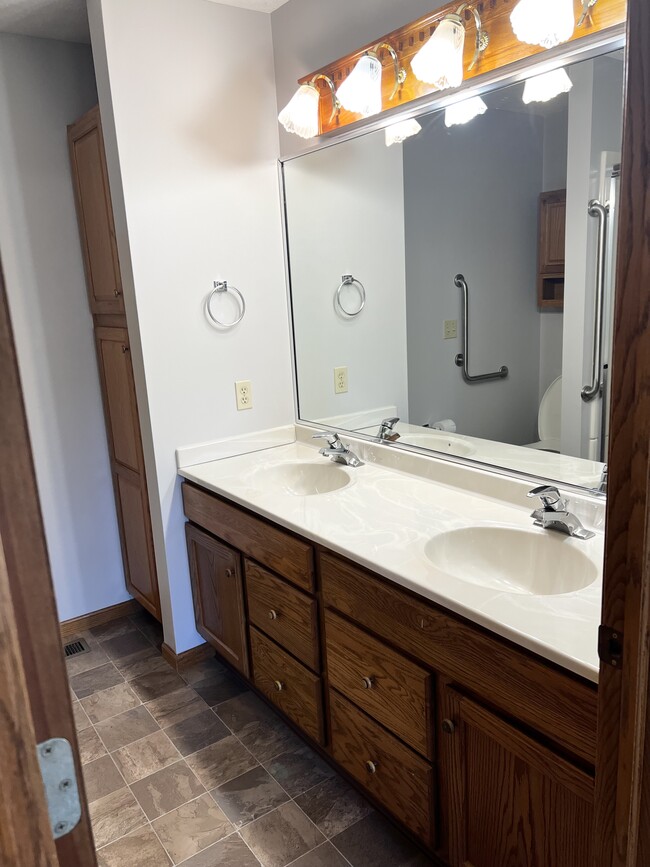 Photo - 1129 Golf Ct Townhome