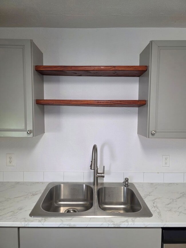 Photo - SINGLE LEVEL UPDATED 2 BED 1 BATH HOUSE