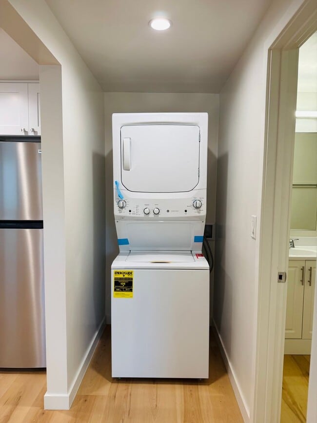 Photo - 2922 8th Ave Unidad 2924 1/2 8th Ave