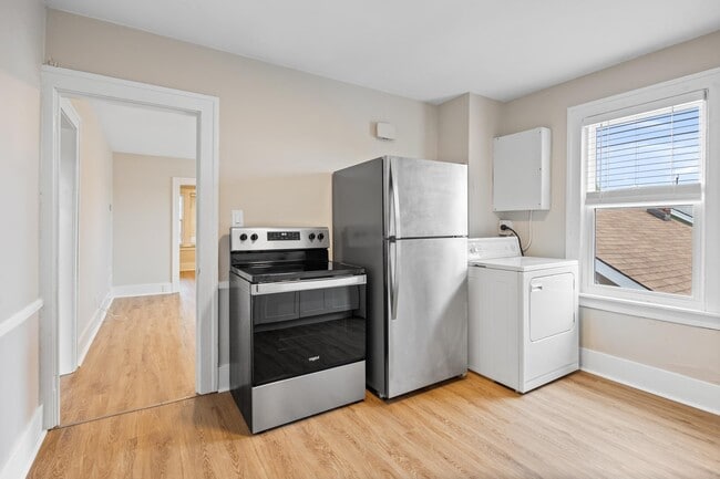 Photo - 1358 Pierre Ave Unit Upper