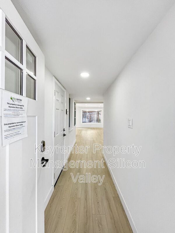 Building Photo - 803 Corlista Dr