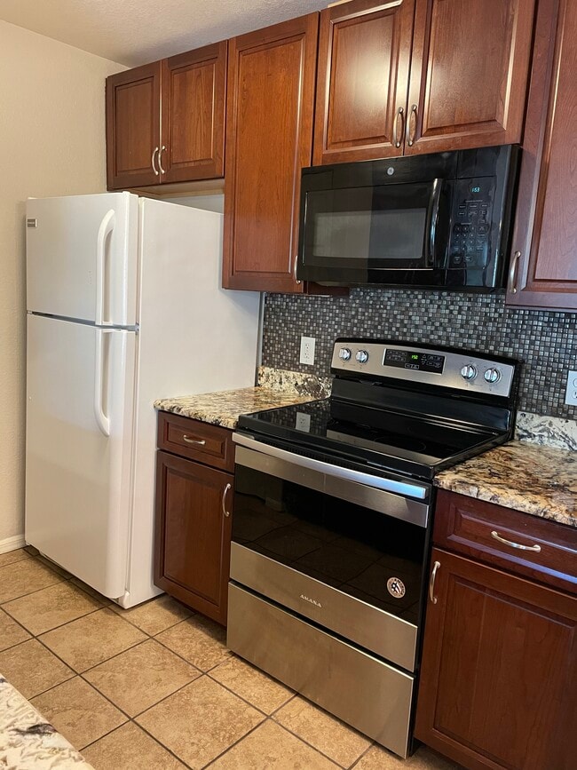 Photo - 8821 Manor Loop Unit 201