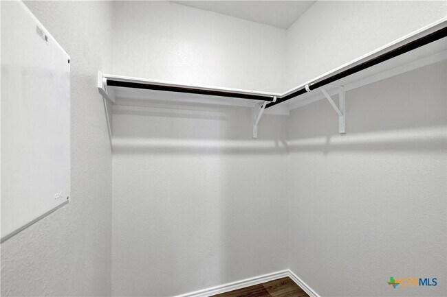 Photo - 231 Gabbro Gdns