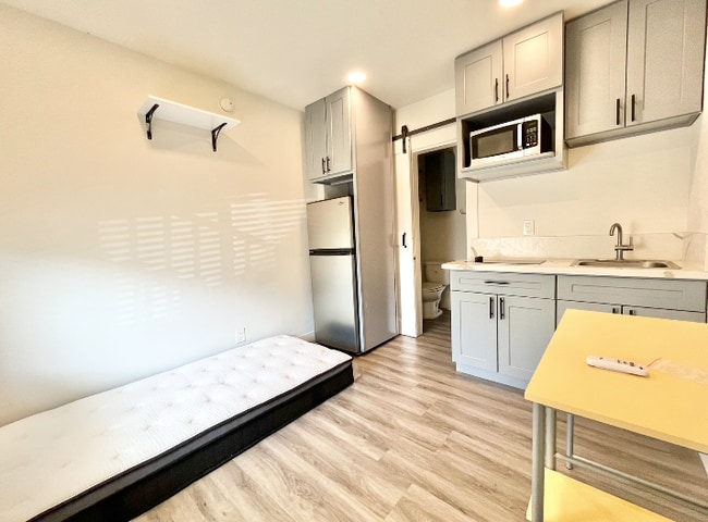 Building Photo - 6165 Coldwater Canyon Ave Rental