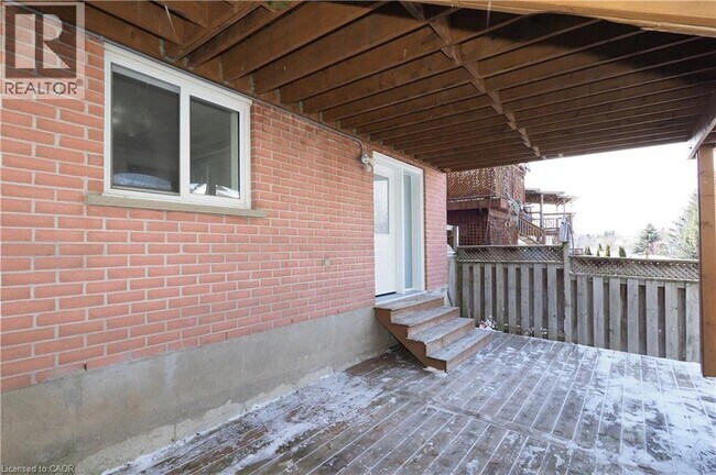 Photo - 67 Hollyridge Crescent