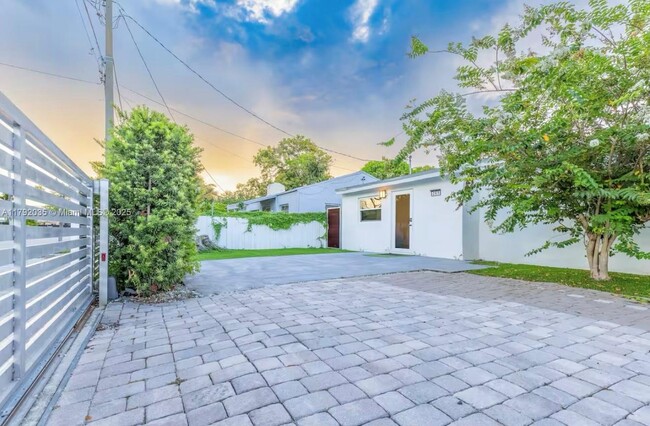 Photo - 265 NW 59th St House