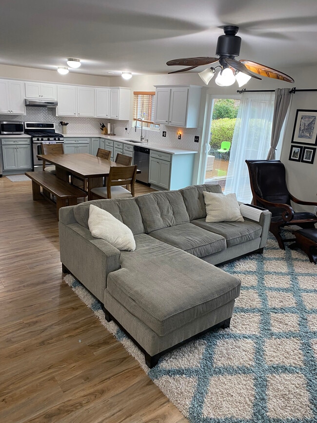 Photo - 450 NW Nesvik Way