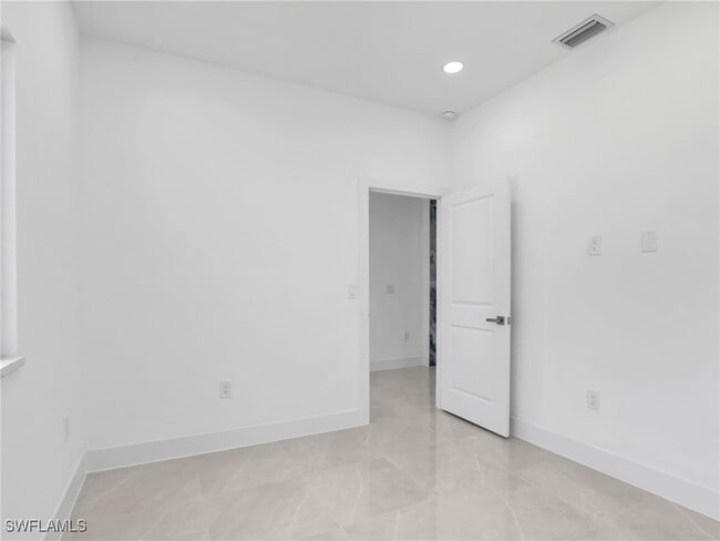 Photo - 2811 Cerito Ave N