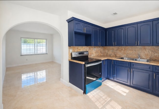 Photo - 890 NW 106th St Unidad 890