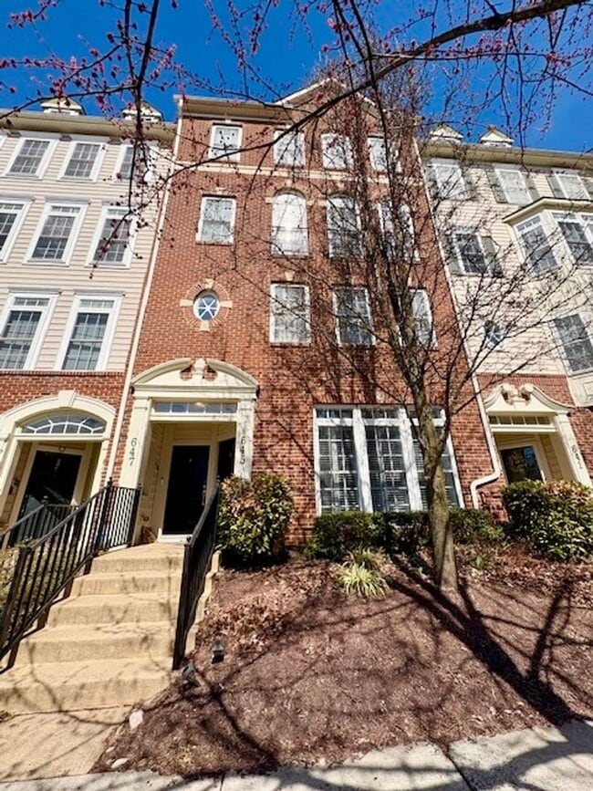 Photo - 645 Whetstone Glen St