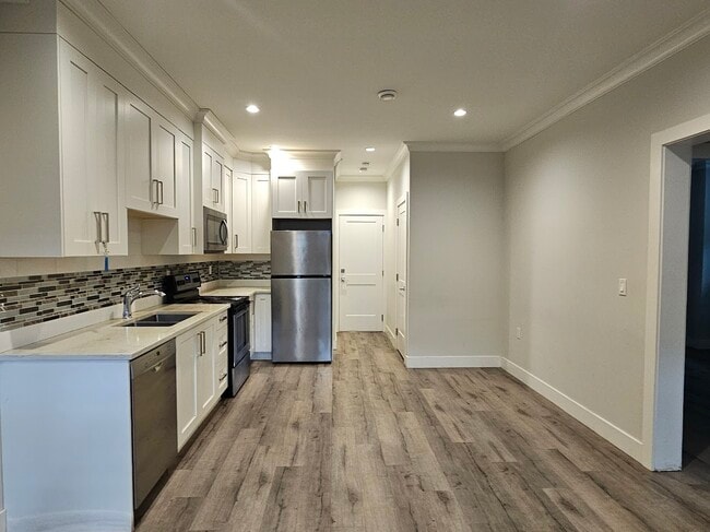 Photo - 5483-5188 188 St Unit 1