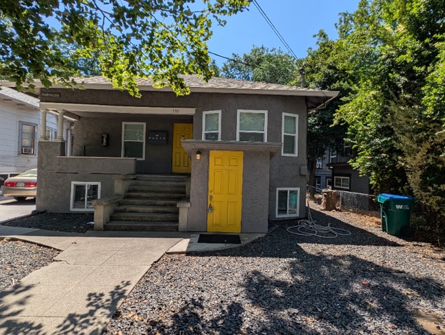 Building Photo - 739 W 3rd St Rental