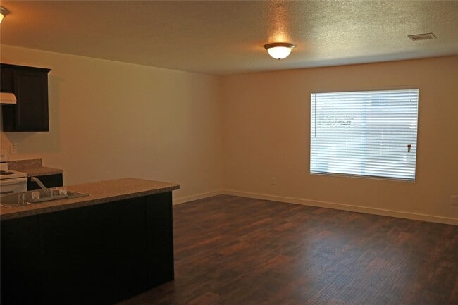 Photo - 10535 Mills Rd
